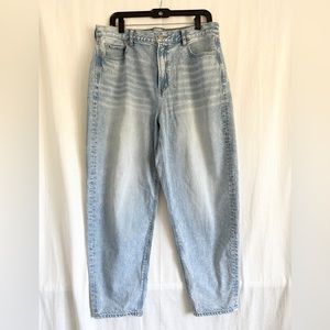 American Eagle High Waisted Mom Jeans Size 14 Reg Light Wash Denim No stretch